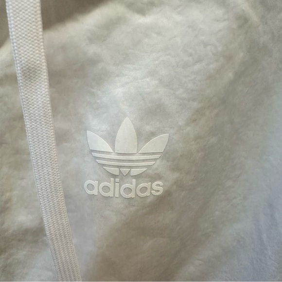Like New Adidas Originals Women’s White Zip Up jacket With Hoodie, Size Small - Picture 9 of 9